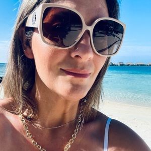 Meet your Posher, Ire